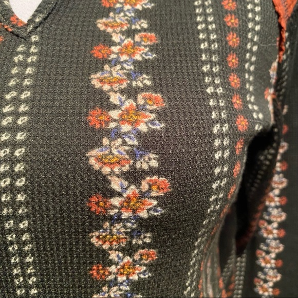 Ces Femme Scandi Floral Print Thermal Henley - Picture 2 of 7